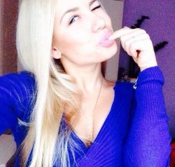 Сладкая клубничка хочет чтобы её смешали с мороженкой. Девушка ищет мужчину в Набереженые челны Сладкая клубничка хочет чтобы её смешали с мороженкой. Девушка ищет мужчину в Набереженые челны