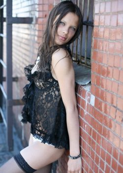 Отдамся красавцу на спорткаре Отдамся красавцу на спорткаре