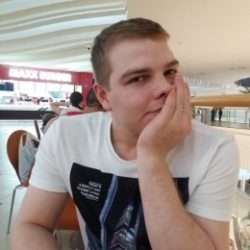 Неопытный парень ищет женщину для секса Неопытный парень ищет женщину для секса